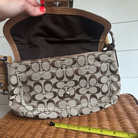 Coach Brown and Tan Signature SoHo Buckle Shoulder Bag y2k d1067-f15668 - Picture 6 of 16